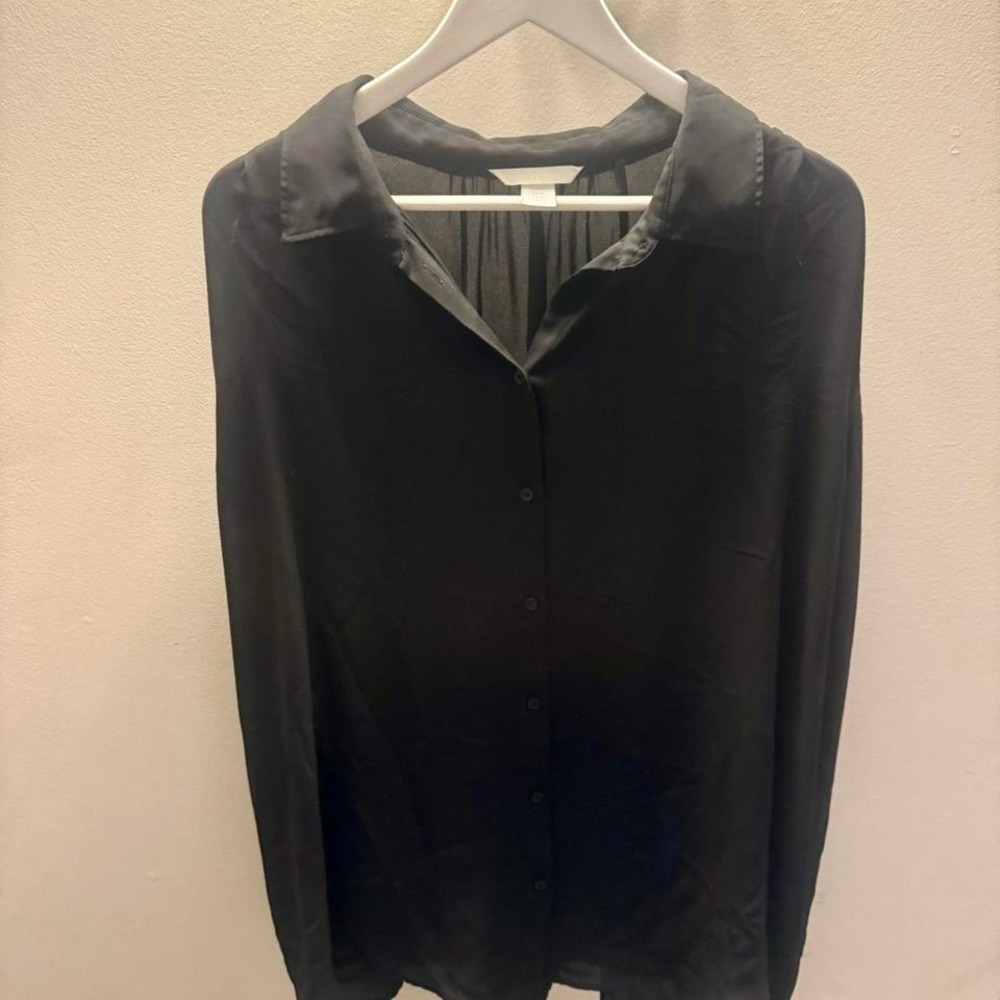 H&M‎ oversized black blouse